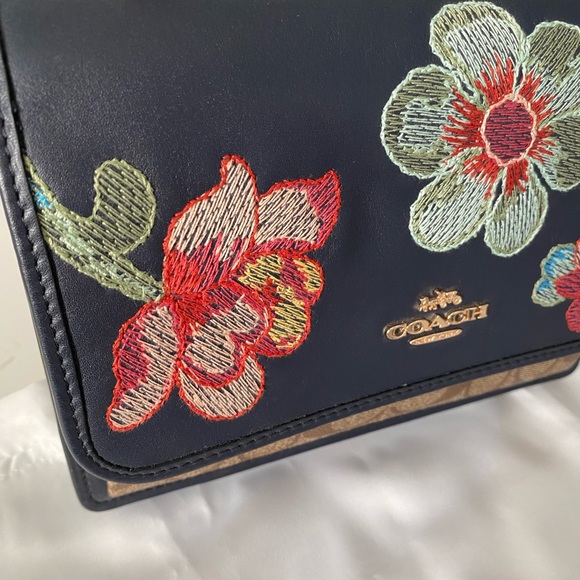 Coach Klare Crossbody In Signature Canvas With Floral Embroidery - Picture 3 of 9